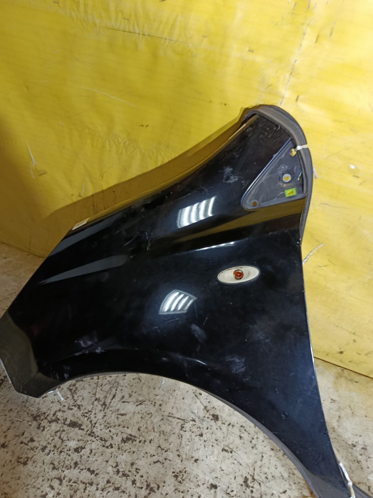 Крыло переднее на Nissan Note E11 Фото 3