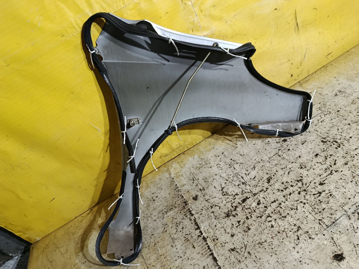 Крыло переднее на Toyota Ractis NCP120 Фото 5