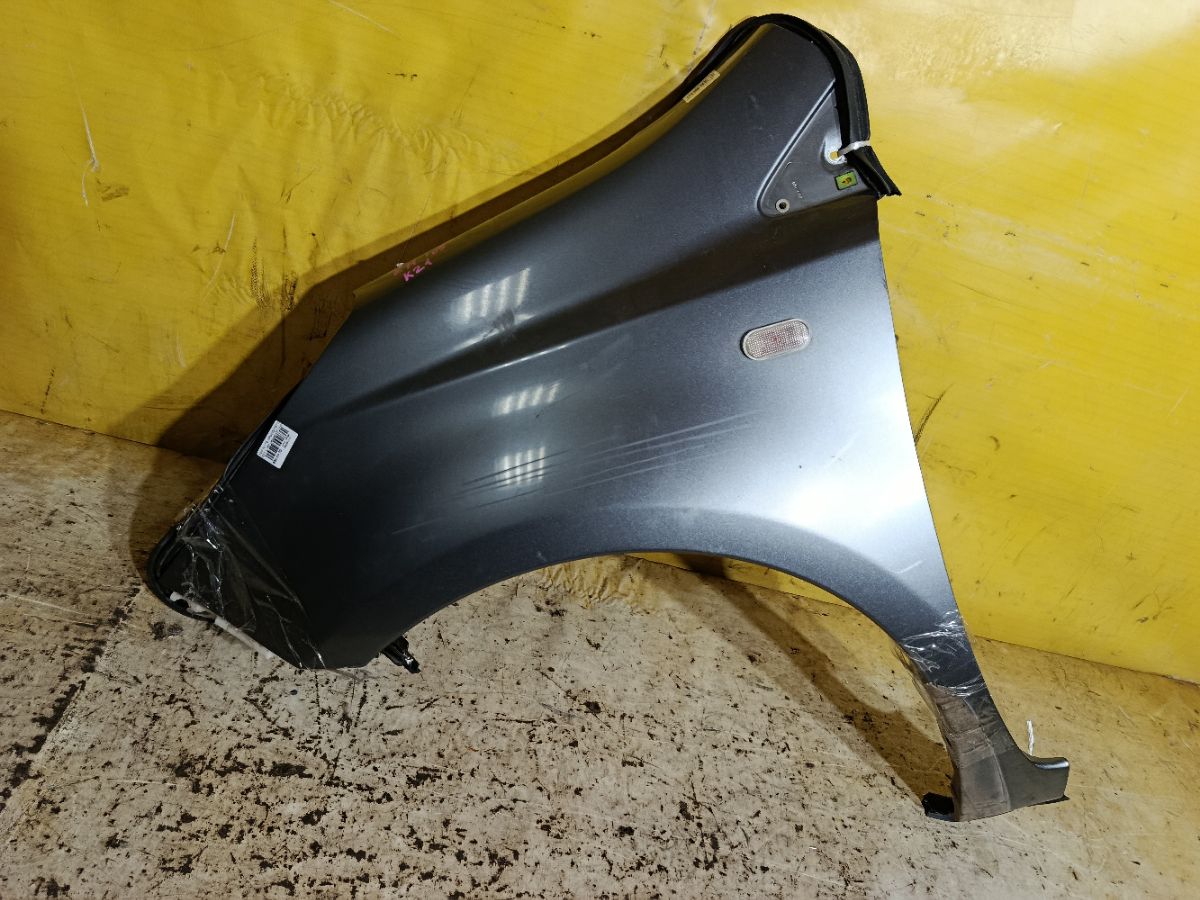 Крыло переднее на Nissan Note E11 Фото 1