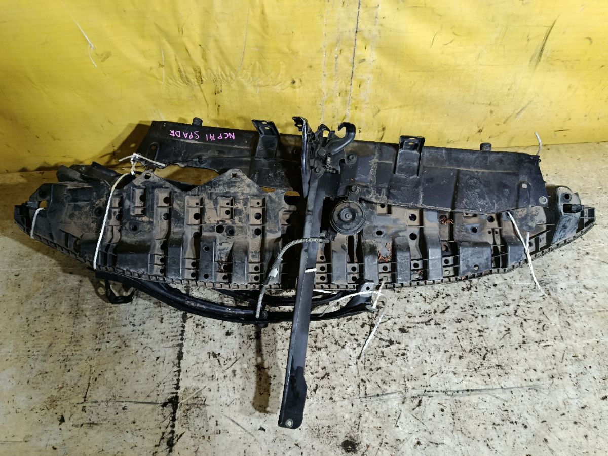 Жесткость бампера 52131-52250 на Toyota Spade NCP141 Фото 1