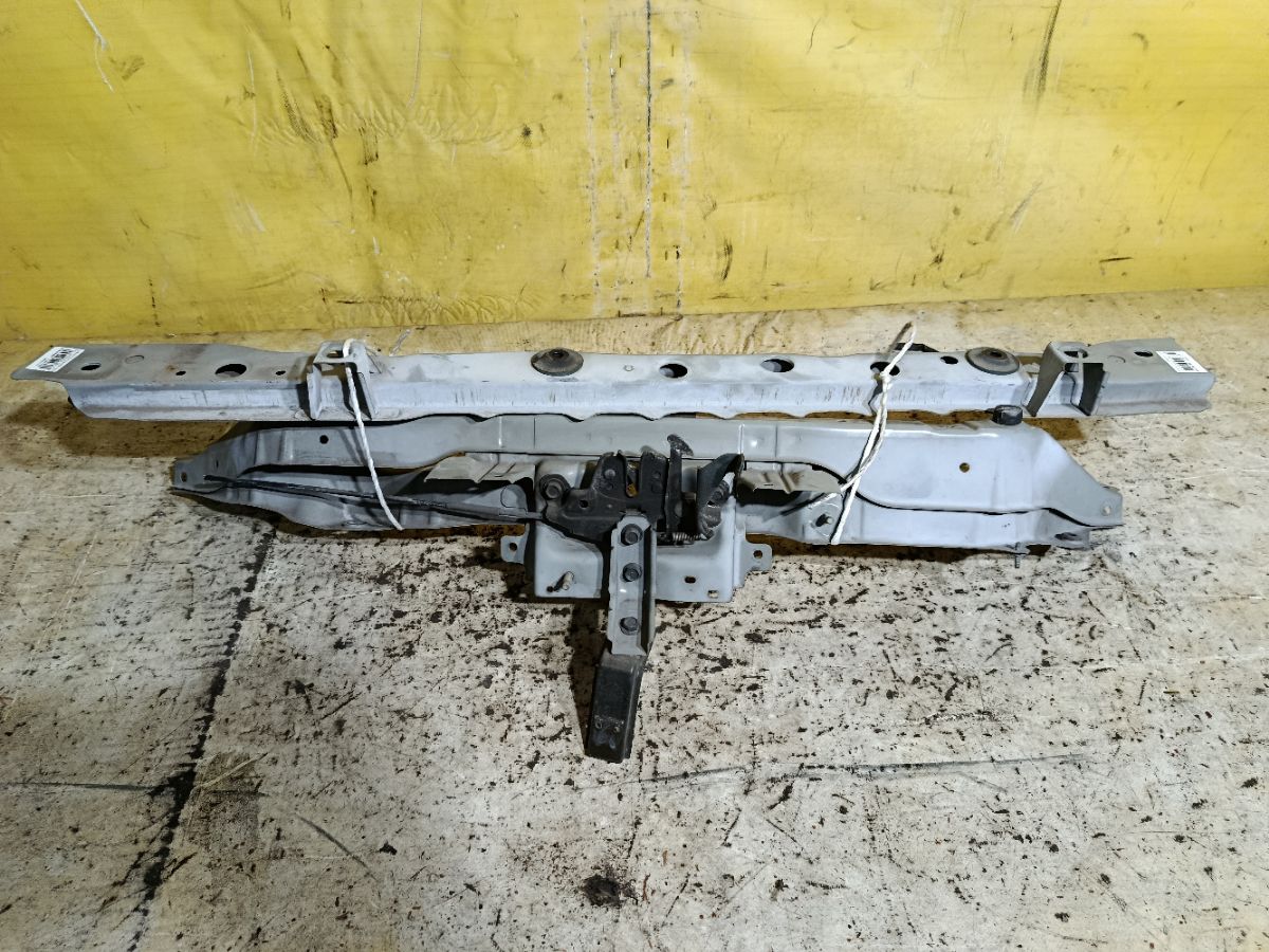 Планка телевизора на Nissan Note E11 HR15DE Фото 1