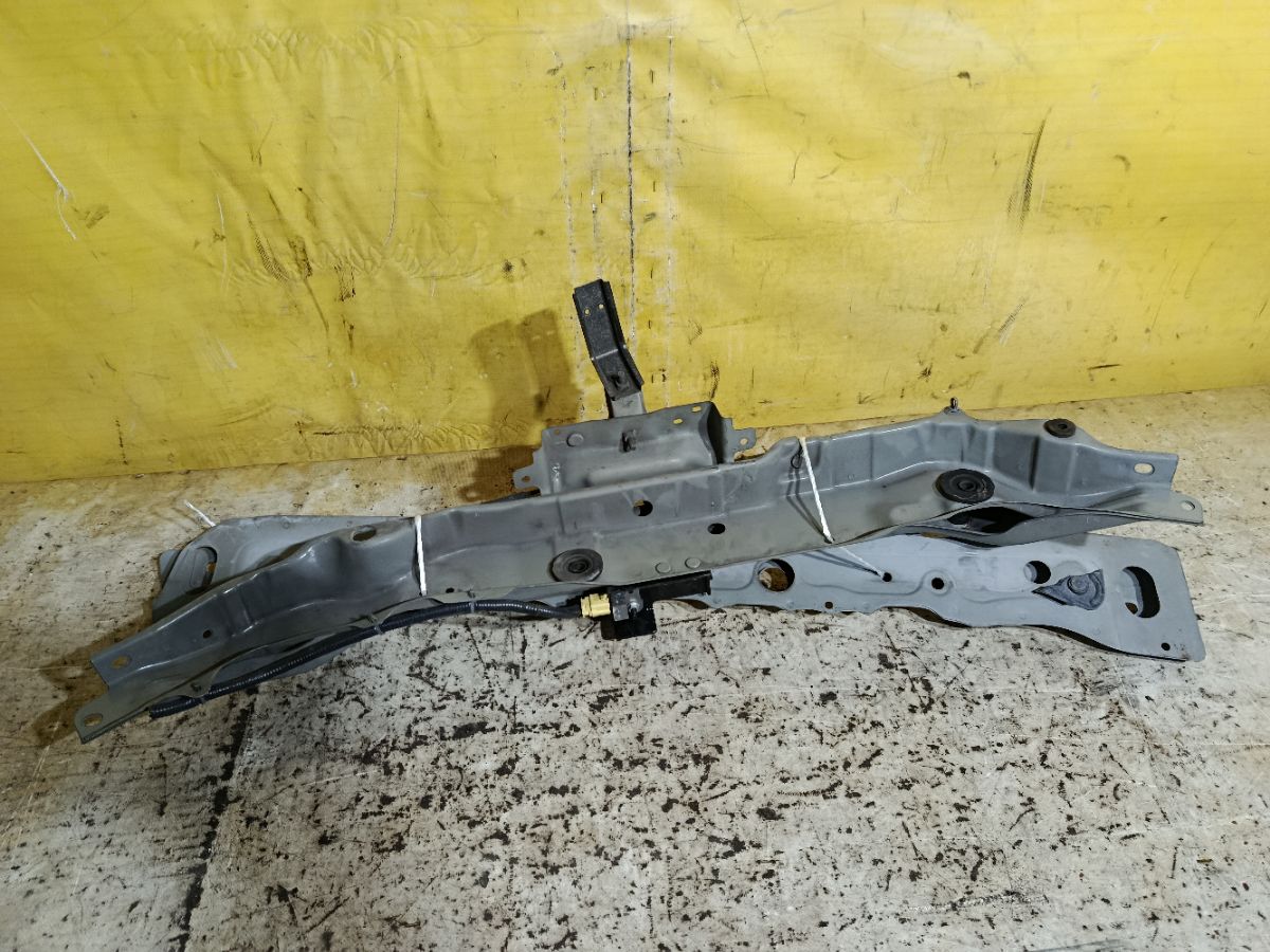 Планка телевизора на Nissan Note E11 HR15DE Фото 2