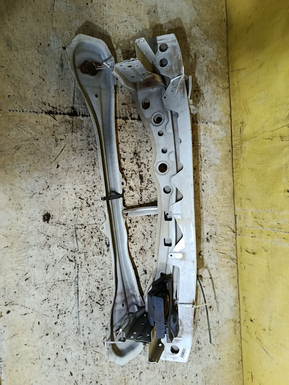 Жесткость бампера на Daihatsu Move LA100S Фото 5