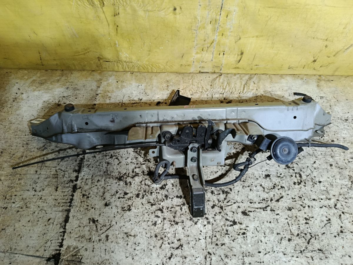 Планка телевизора на Nissan Note E11 HR15DE Фото 1