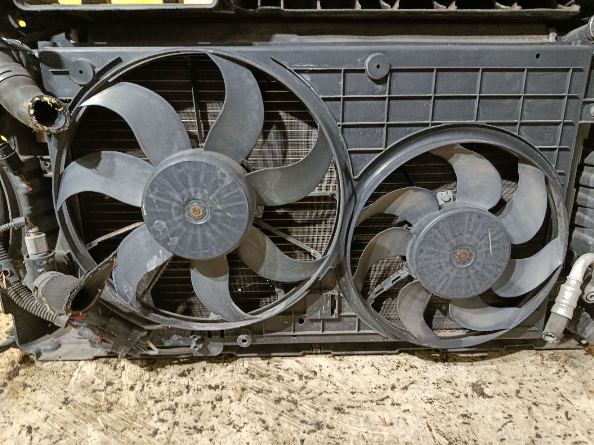 Телевизор на Volkswagen Golf Vi 5K Фото 4