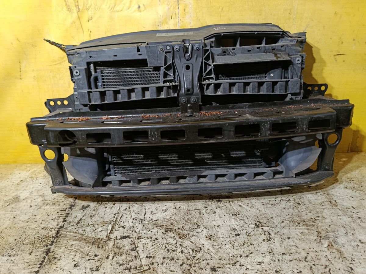 Телевизор на Volkswagen Golf Vi 5K Фото 1