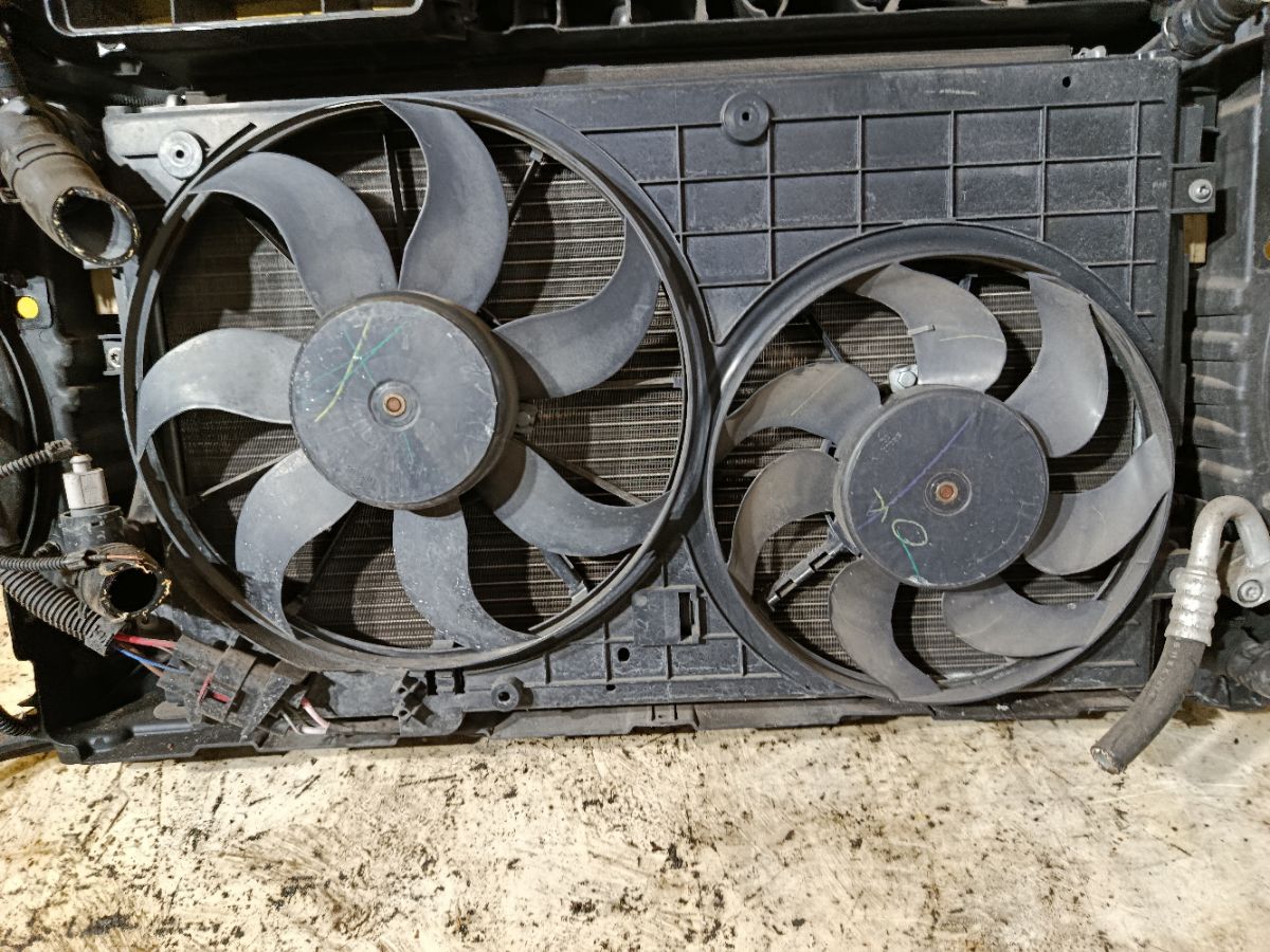 Телевизор на Volkswagen Golf Vi 5K Фото 4