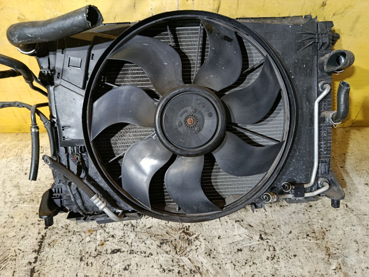 Радиатор ДВС A2045000193 на Mercedes-Benz C-Class Station Wagon S204.252 Фото 2