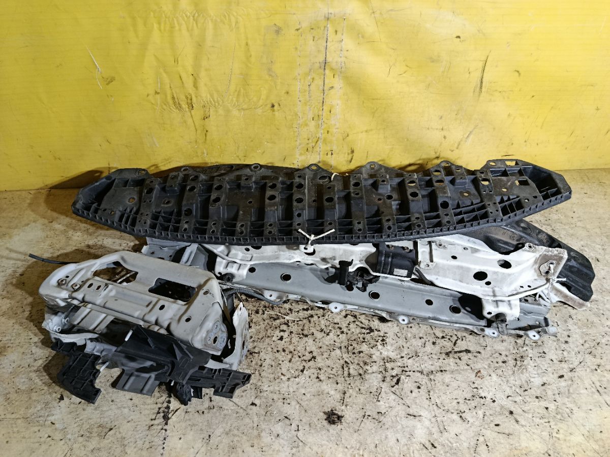 Жесткость бампера 52131-52250 на Toyota Ractis NCP120 Фото 1