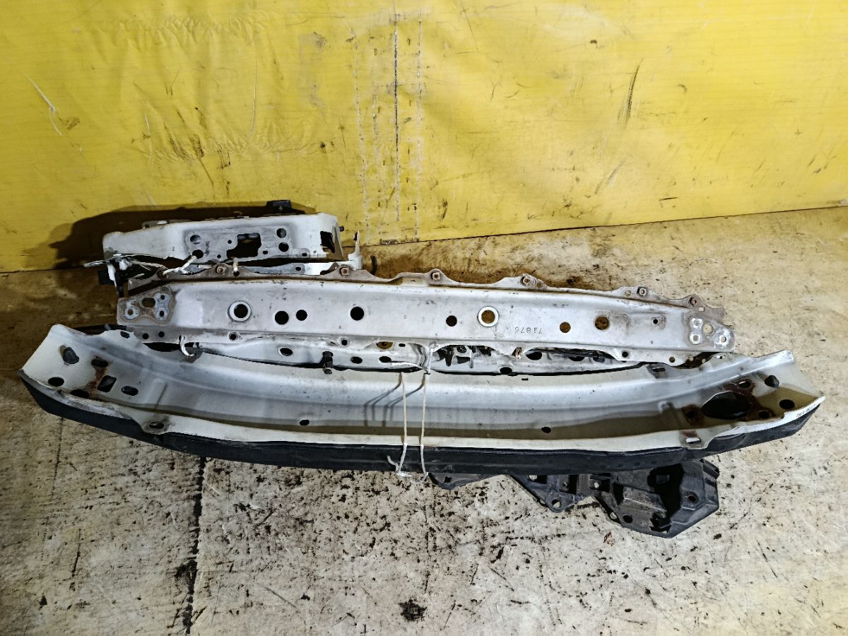 Жесткость бампера 52131-52250 на Toyota Ractis NCP120 Фото 4