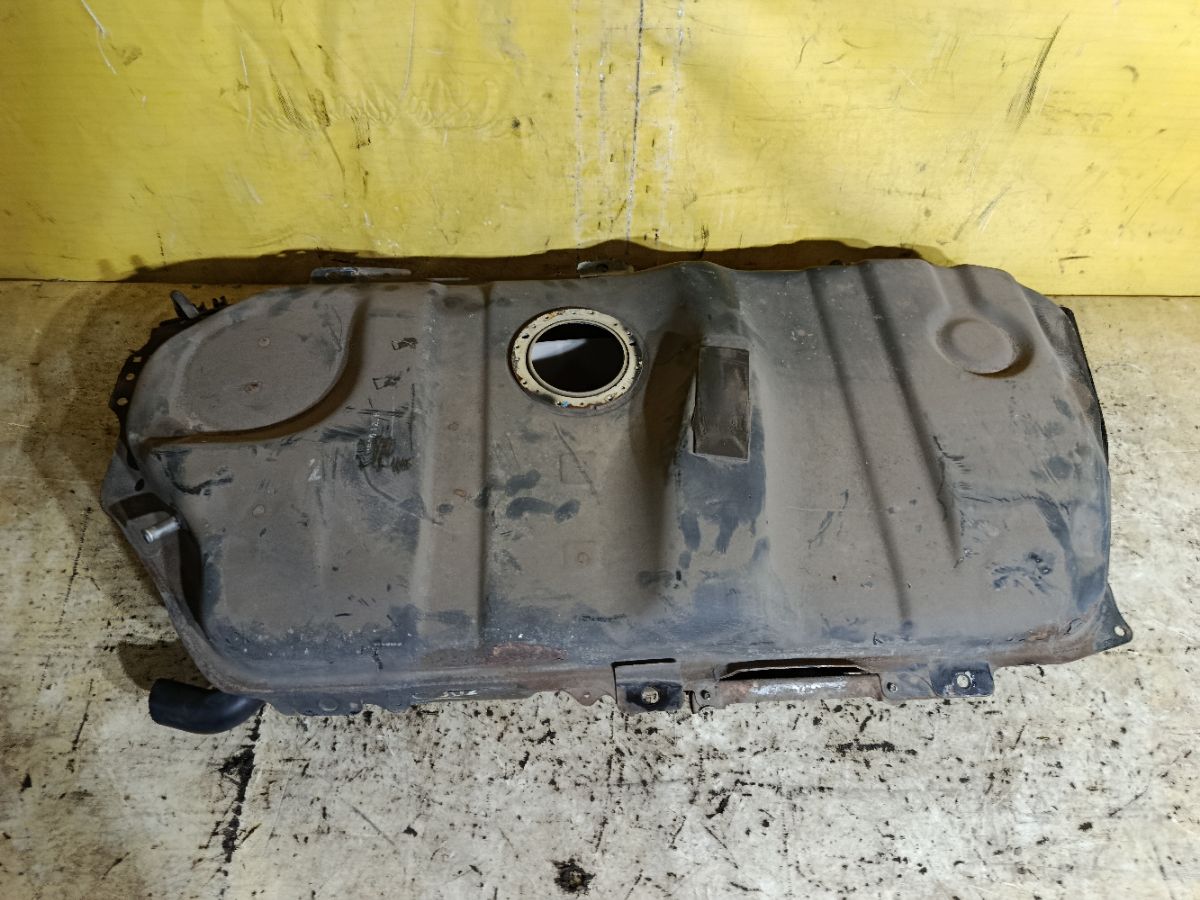 Бак топливный на Toyota Noah ZRR70G 3ZR-FAE Фото 1