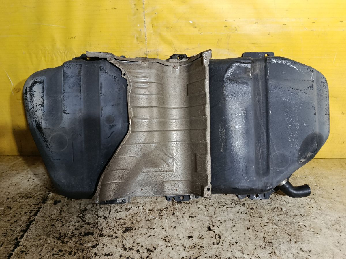 Бак топливный на Toyota Noah AZR65G 1AZ-FSE Фото 3