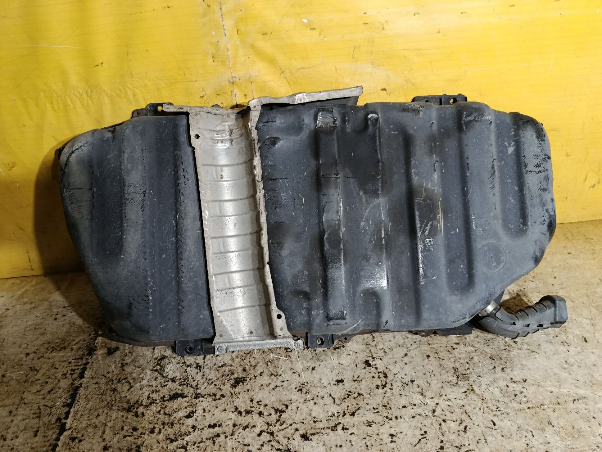 Бак топливный на Toyota Noah ZRR70G 3ZR-FAE Фото 2