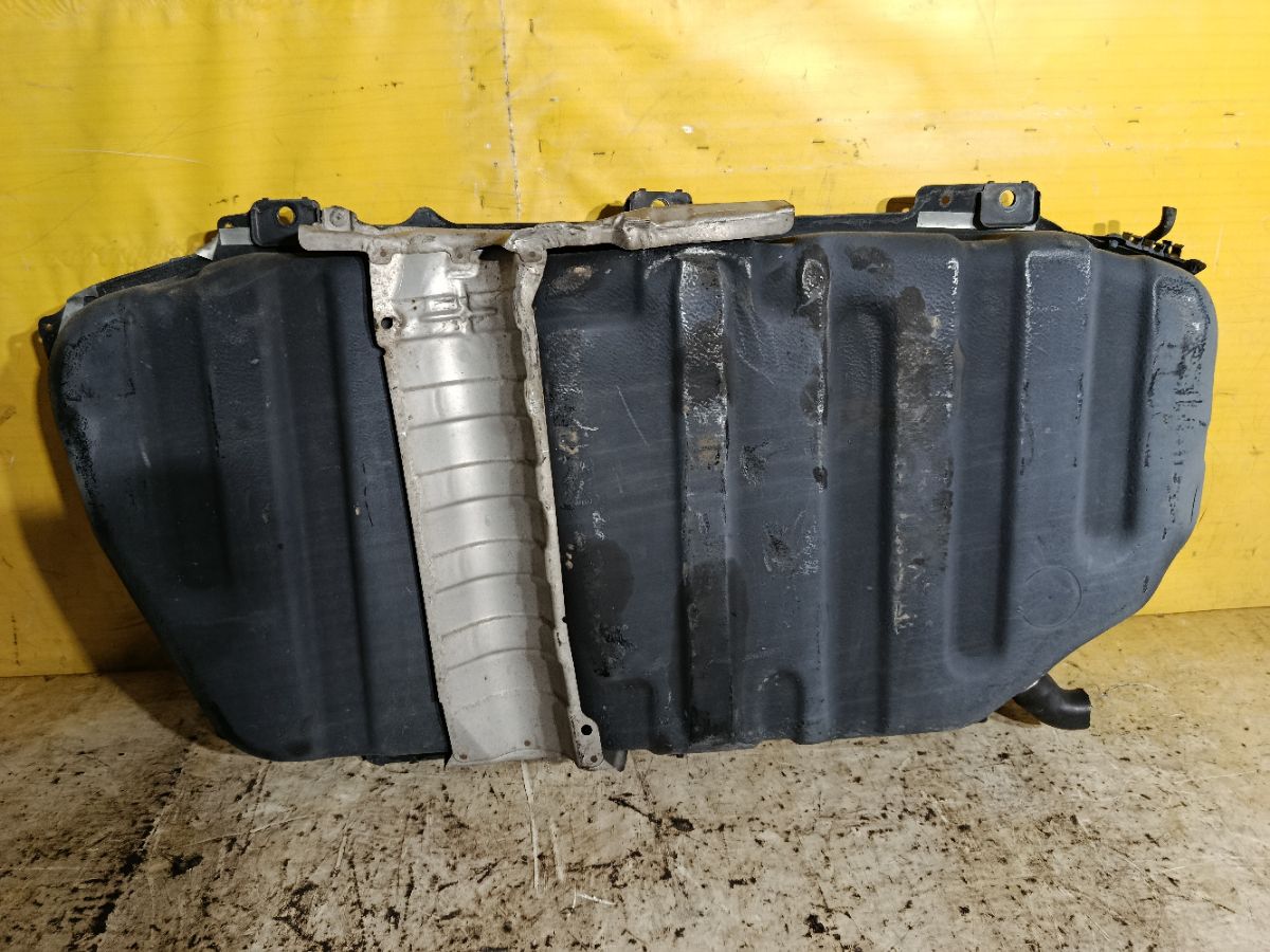 Бак топливный 77001-28532, 77001-44030, 77001-44031, 77001-44032 на Toyota Noah AZR60G 1AZ-FSE Фото 2