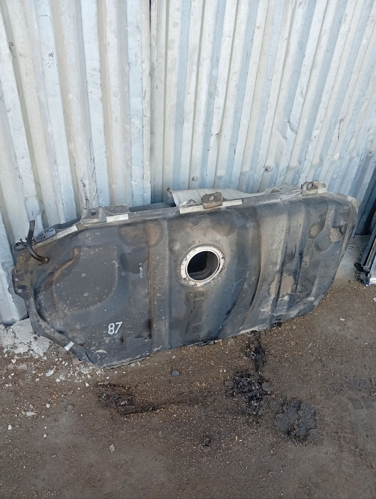 Бак топливный 77001-28532, 77001-44030, 77001-44031, 77001-44032 на Toyota Noah AZR60G 1AZ-FSE Фото 3