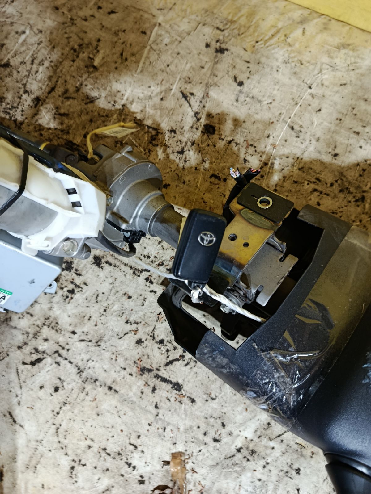 Рулевая колонка на Toyota Ractis NCP120 Фото 3