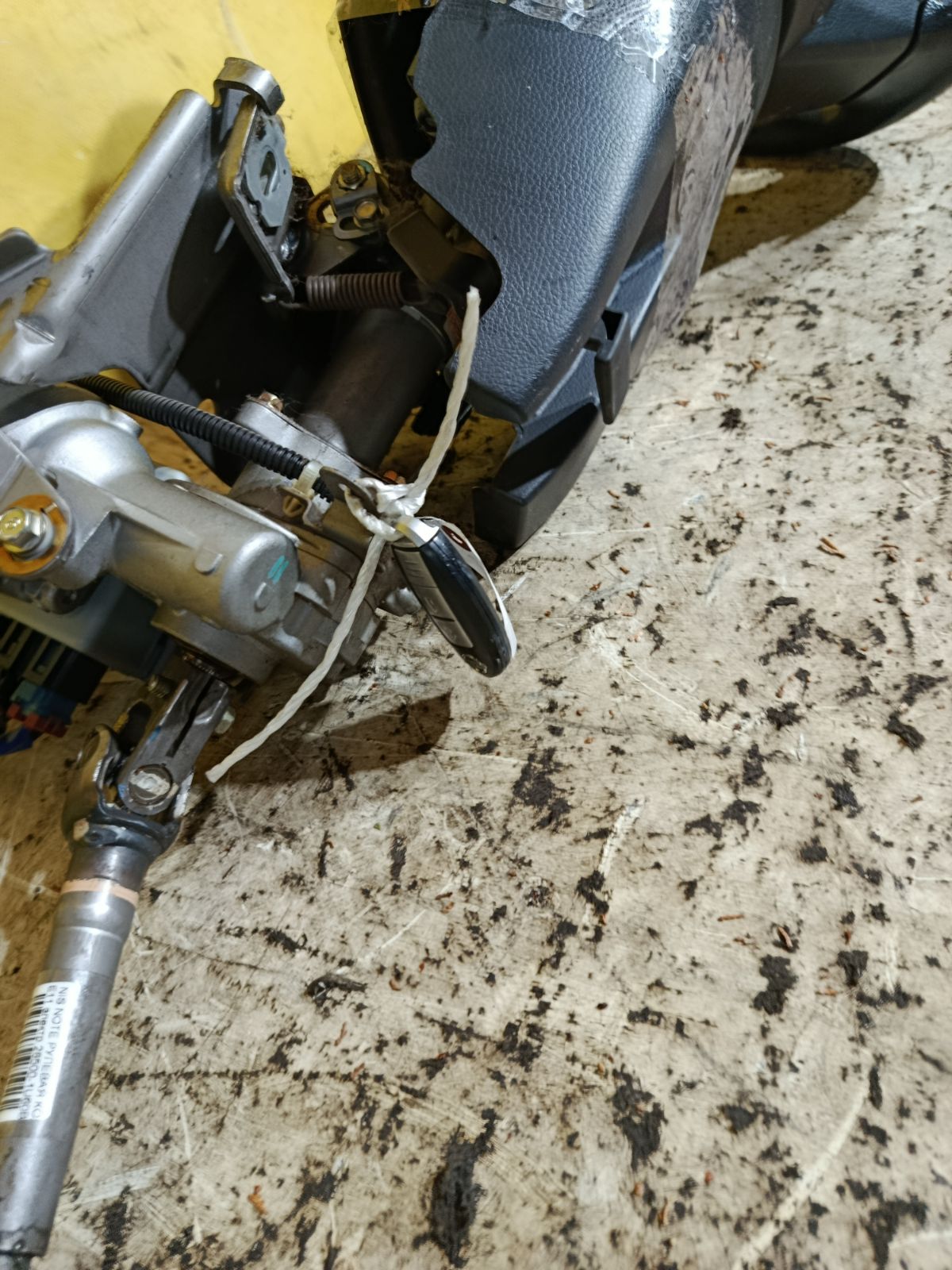 Рулевая колонка на Nissan Note E11 Фото 2