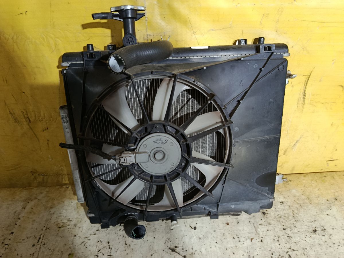 Радиатор ДВС на Suzuki Solio MA15S K12B Фото 3