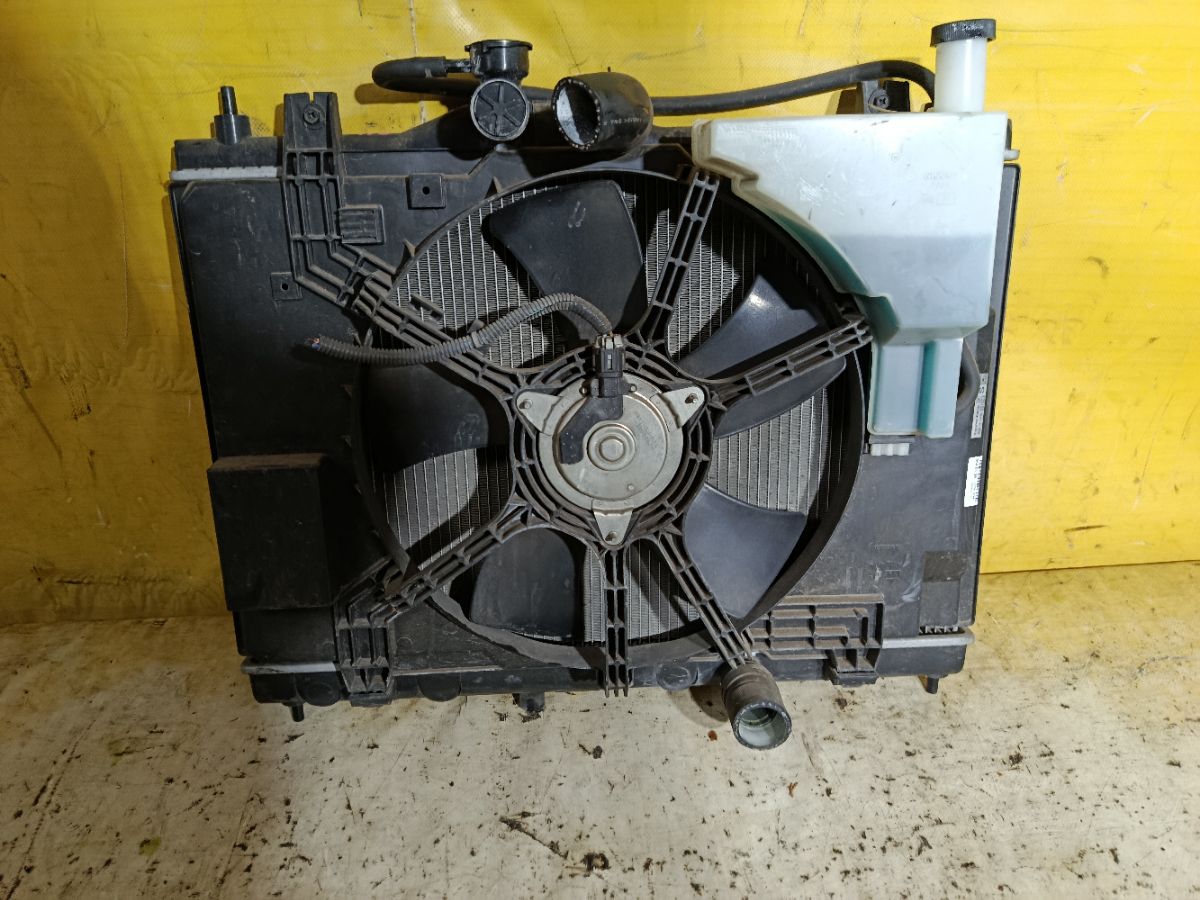 Радиатор ДВС на Nissan Tiida C11 HR15DE Фото 3