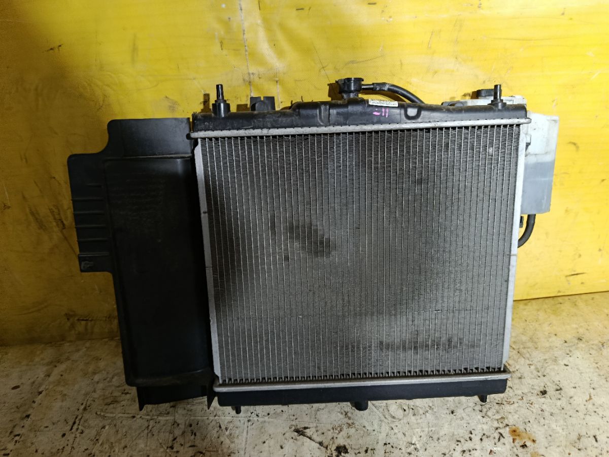 Радиатор ДВС на Nissan Note E11 HR15DE Фото 1