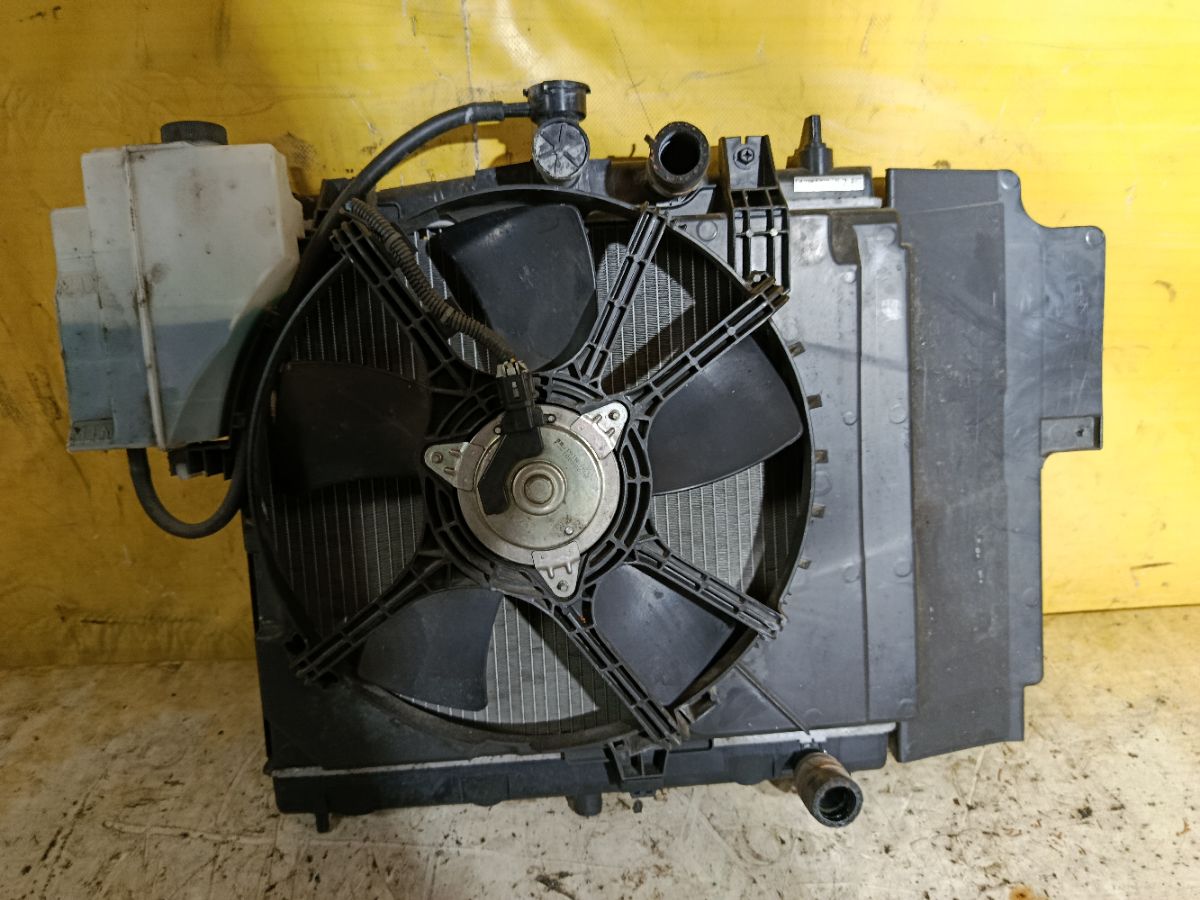 Радиатор ДВС на Nissan Note E11 HR15DE Фото 3