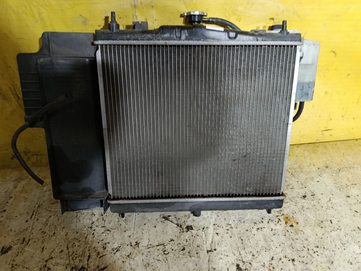 Радиатор ДВС на Nissan Note E11 HR15DE Фото 1