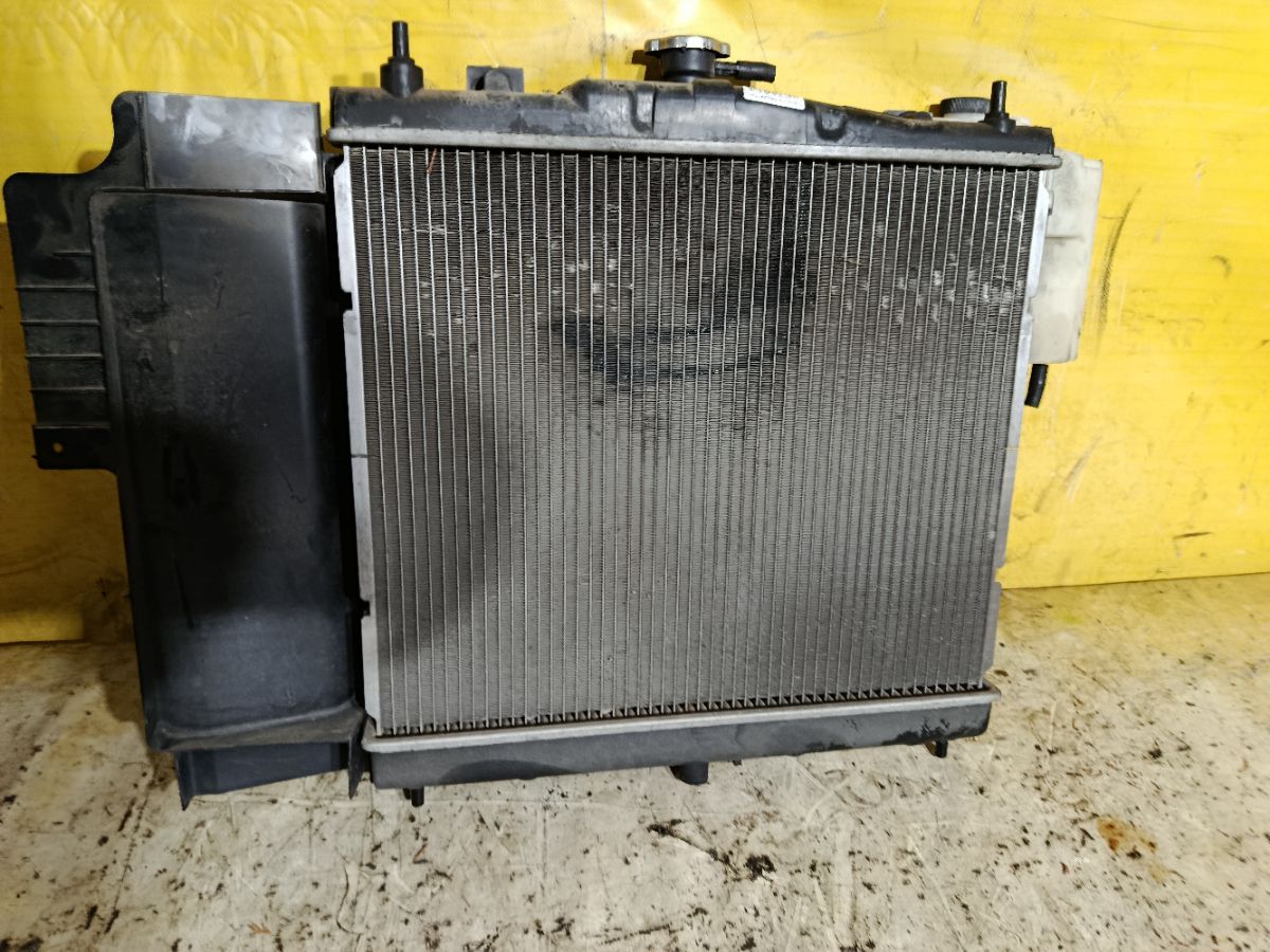 Радиатор ДВС на Nissan Note E11 HR15DE Фото 1