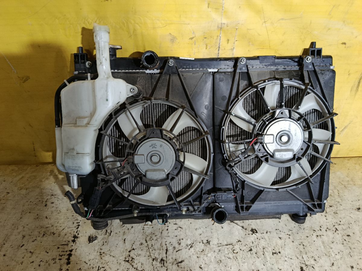 Радиатор ДВС на Honda Fit Hybrid GP5 LEB Фото 3
