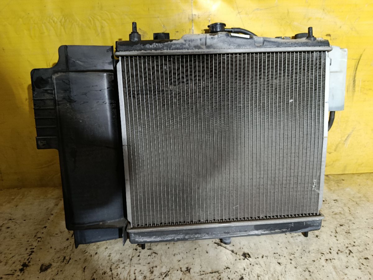 Радиатор ДВС на Nissan Note E11 HR15DE Фото 1