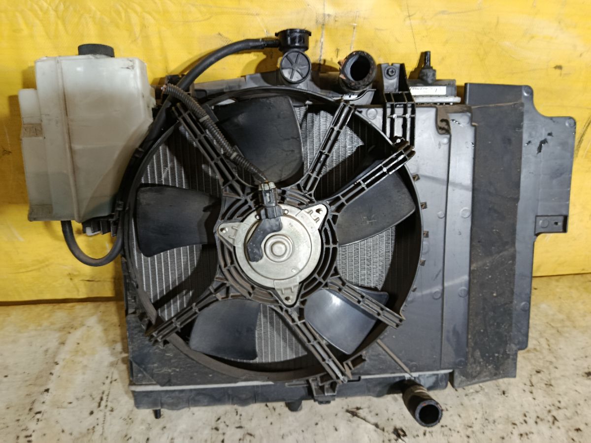 Радиатор ДВС на Nissan Note E11 HR15DE Фото 3