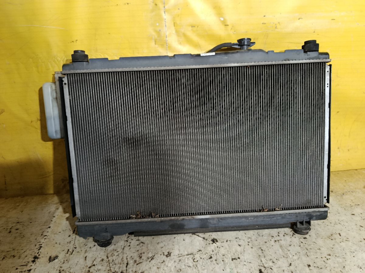 Радиатор ДВС на Toyota Noah ZRR70G 3ZR-FAE Фото 1