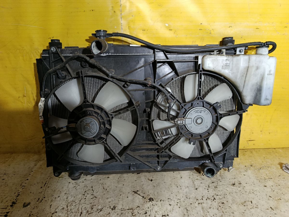 Радиатор ДВС на Toyota Noah ZRR70G 3ZR-FAE Фото 3