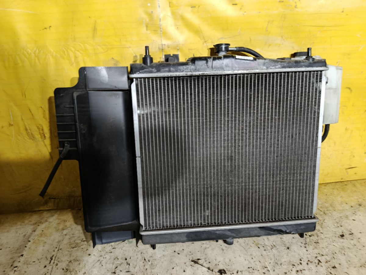 Радиатор ДВС на Nissan Note E11 HR15DE Фото 1