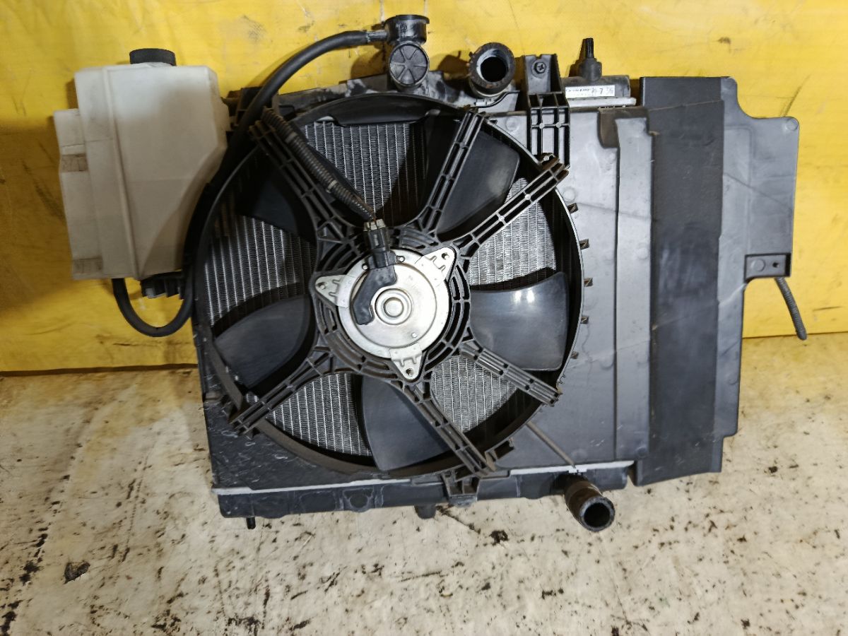 Радиатор ДВС на Nissan Note E11 HR15DE Фото 3