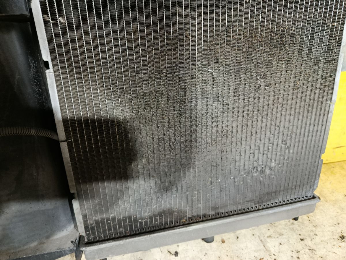 Радиатор ДВС на Nissan Note E11 HR15DE Фото 2