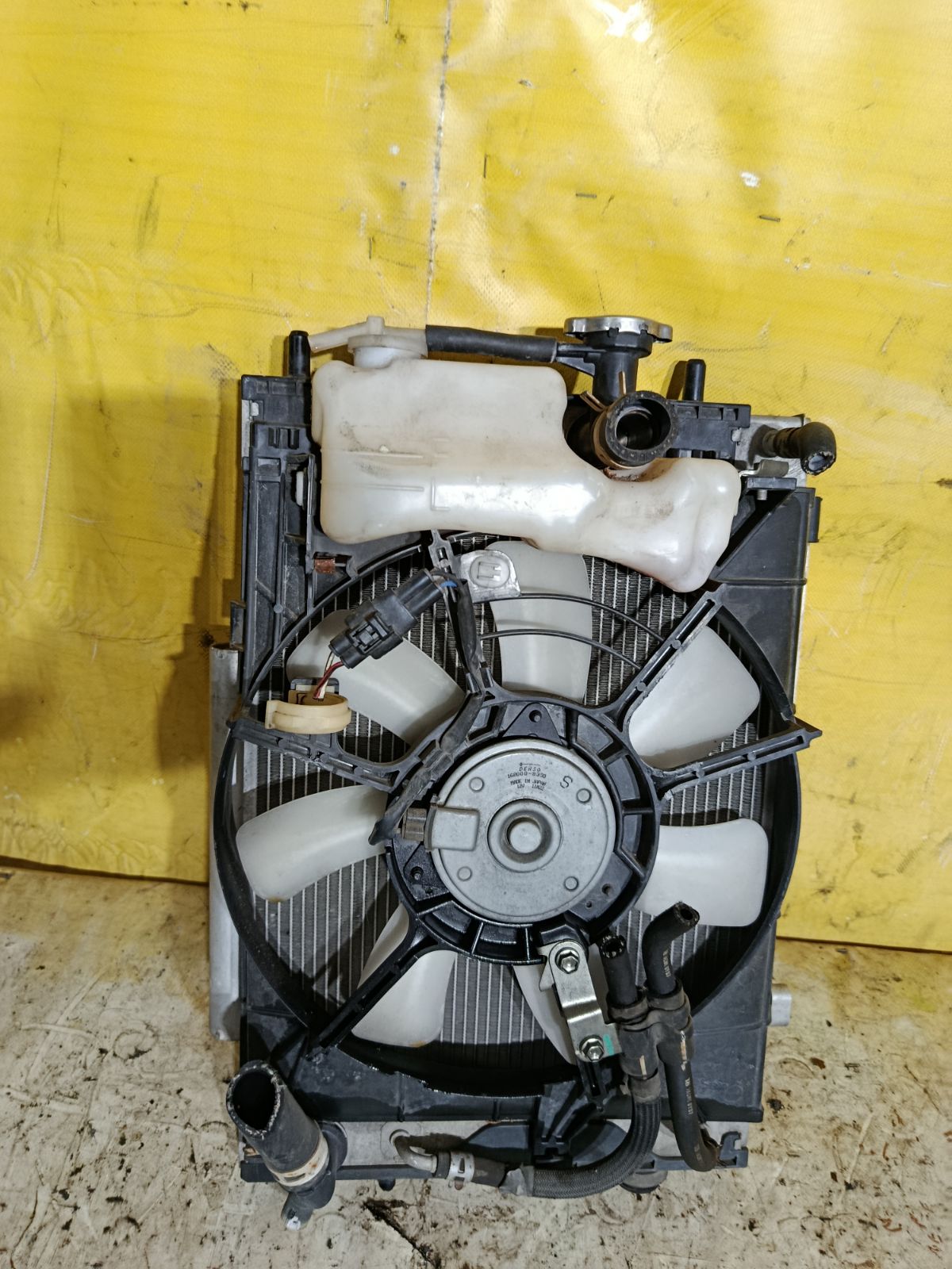 Радиатор ДВС на Daihatsu Tanto L385S Фото 3