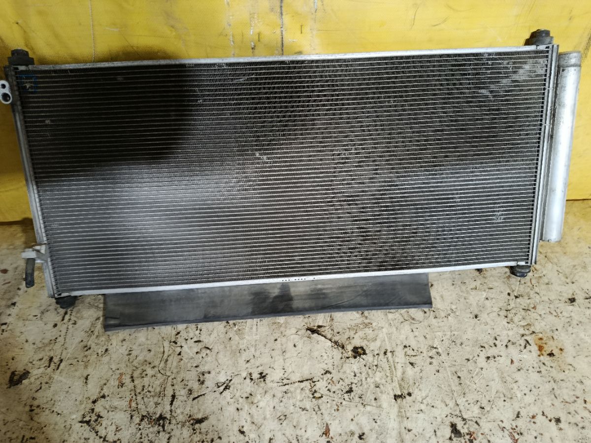 Радиатор кондиционера на Honda Fit GE6 L13A Фото 1