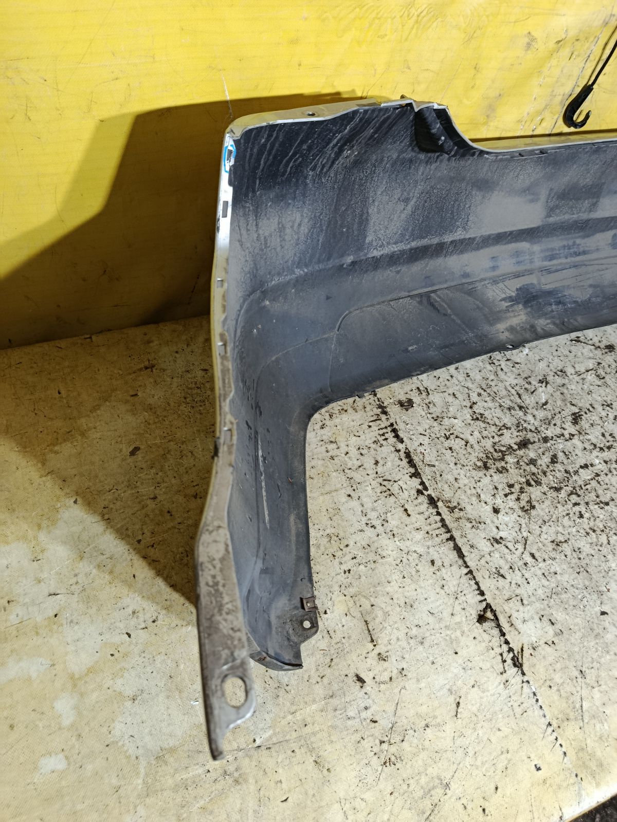 Бампер 85022-ED440 на Nissan Tiida Latio SC11 Фото 11