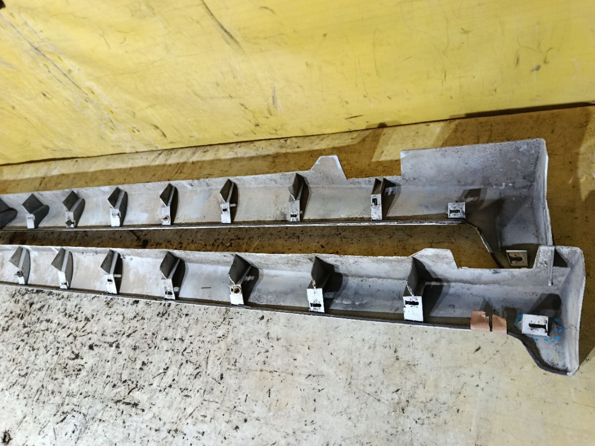 Порог кузова пластиковый ( обвес ) на Mazda Demio DY3W Фото 5