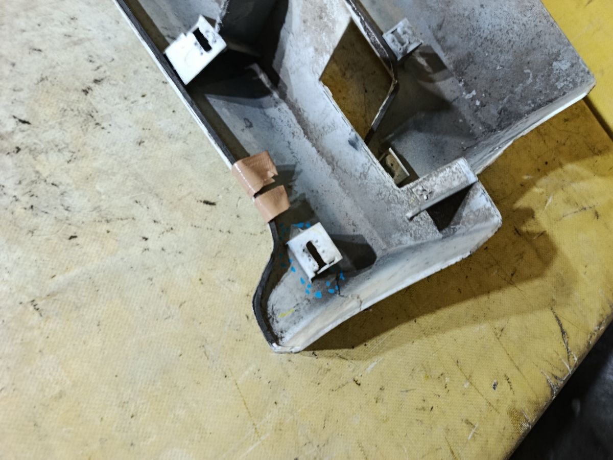 Порог кузова пластиковый ( обвес ) на Mazda Demio DY3W Фото 6