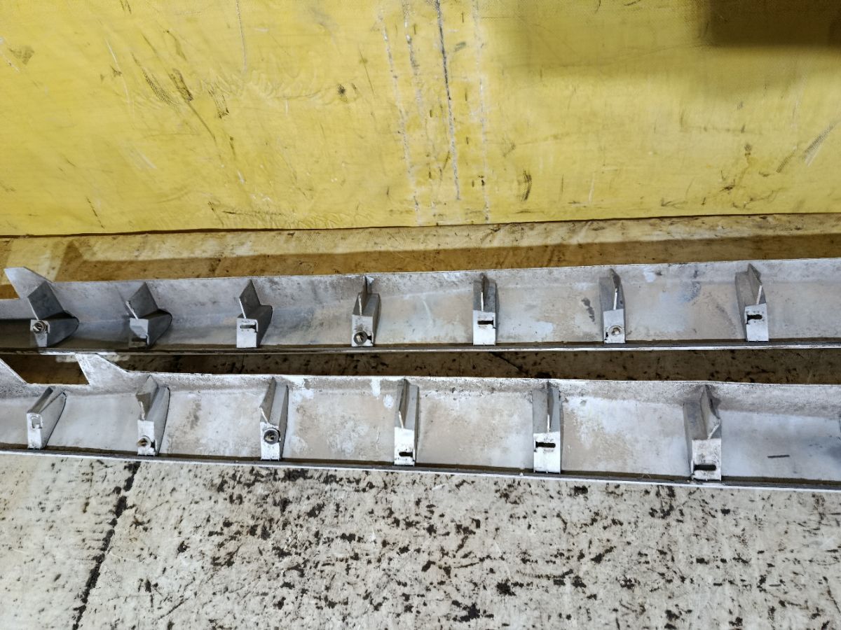 Порог кузова пластиковый ( обвес ) на Mazda Demio DY3W Фото 7