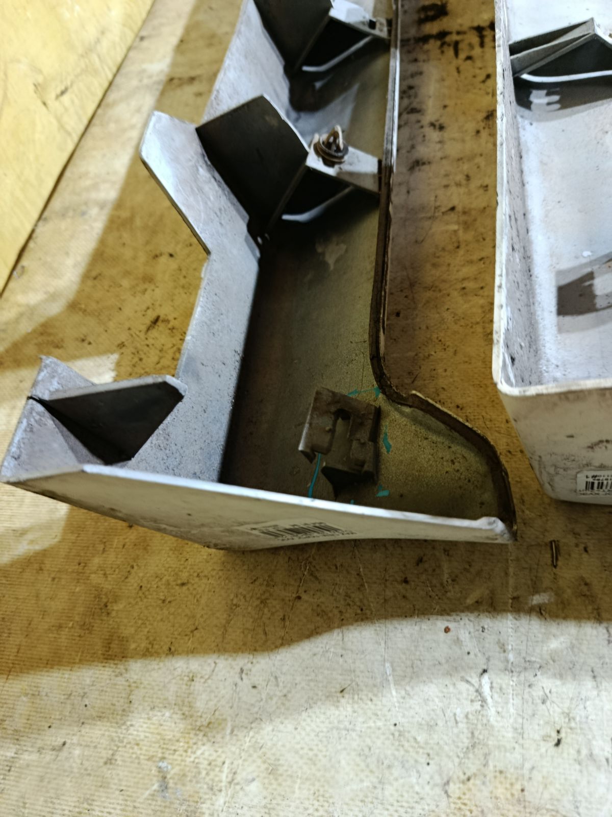 Порог кузова пластиковый ( обвес ) на Mazda Demio DY3W Фото 9