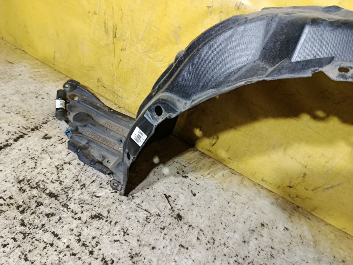 Подкрылок 53876-12610 на Toyota Corolla NRE210 Фото 3