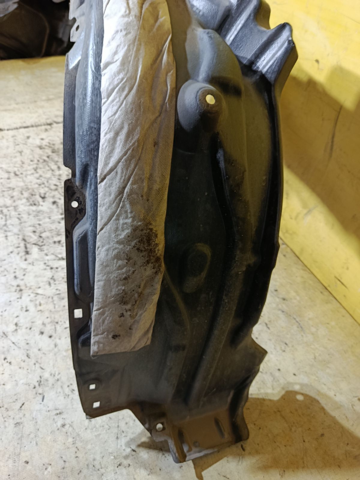 Подкрылок 53876-12610 на Toyota Corolla NRE210 Фото 5