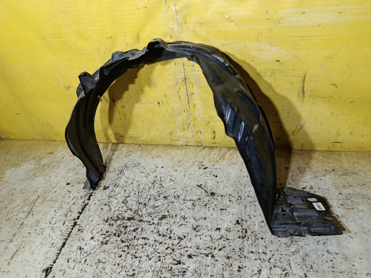 Подкрылок 53876-52550 на Toyota Aqua MXPK10 Фото 1