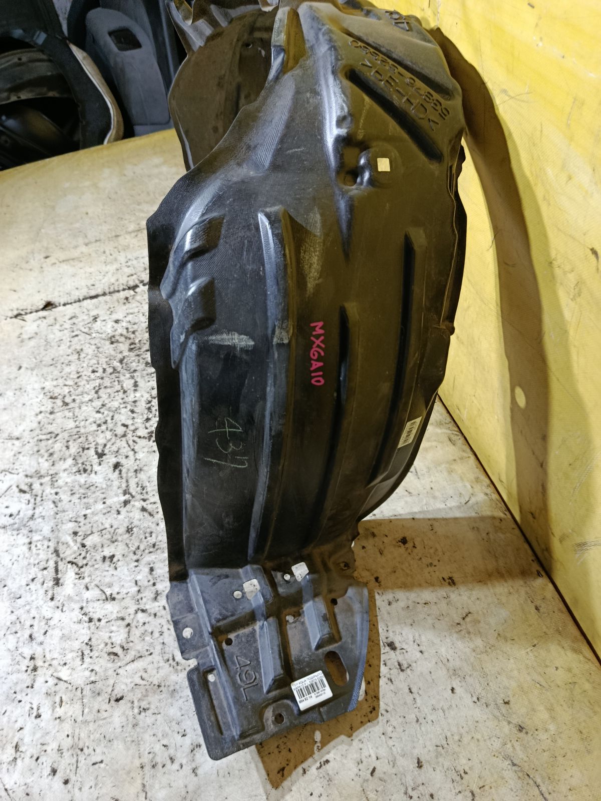 Подкрылок 53876-52550 на Toyota Aqua MXPK10 Фото 2