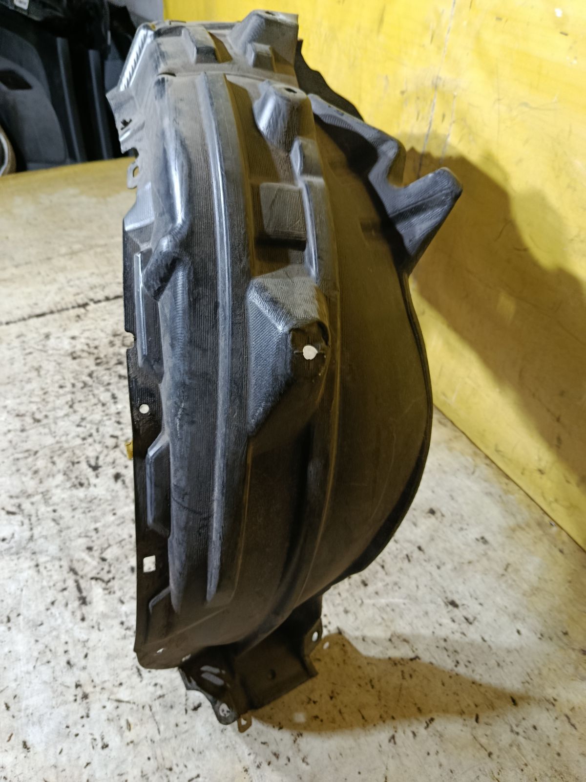 Подкрылок 53876-52550 на Toyota Aqua MXPK10 Фото 3