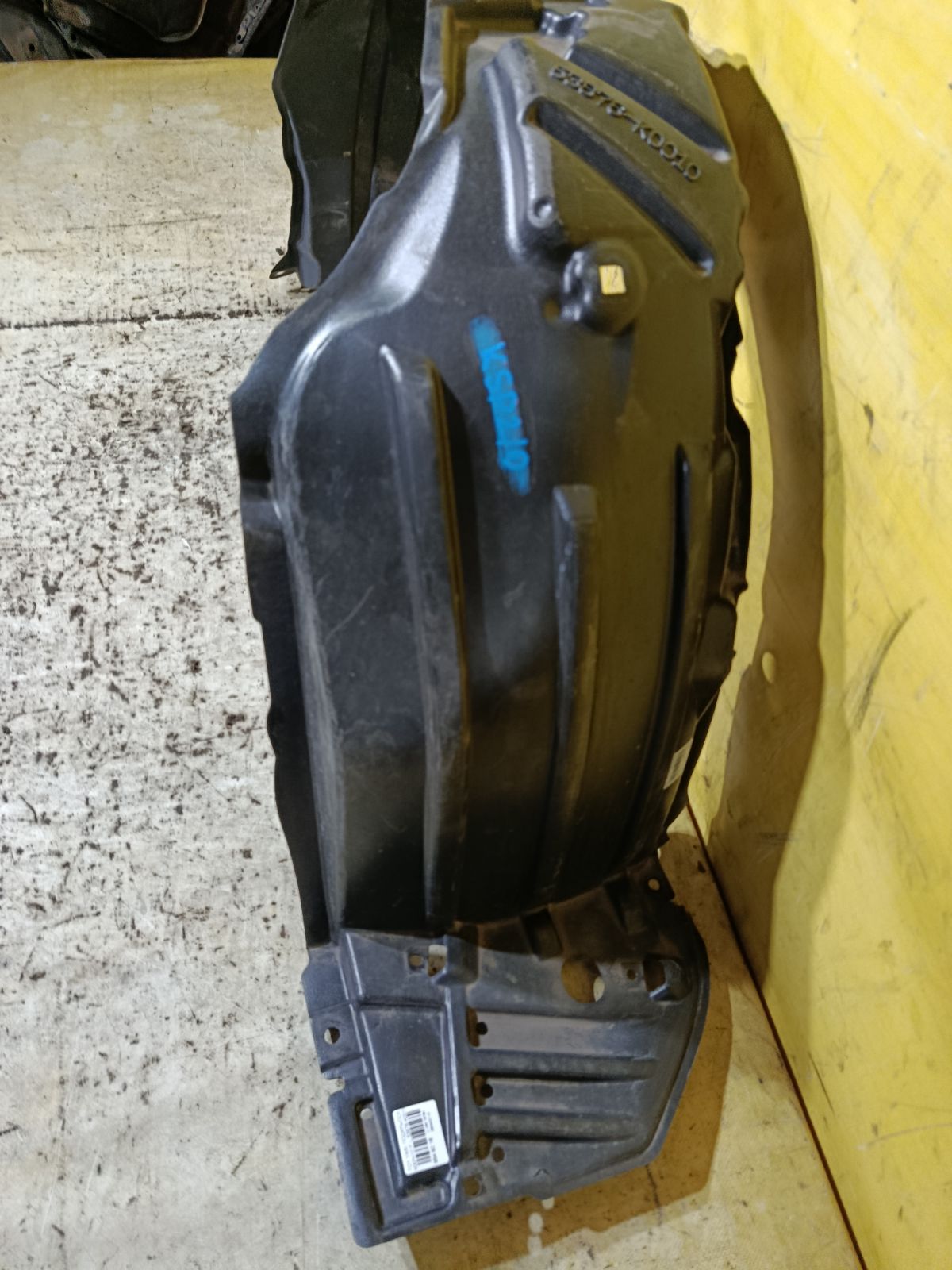 Подкрылок 53876-K0010 на Toyota Yaris MXPH10 Фото 2