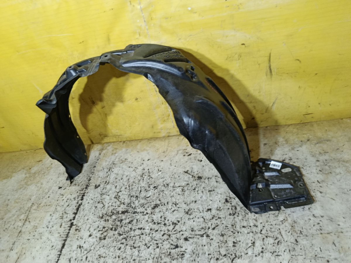 Подкрылок 53876-52550 на Toyota Aqua MXPK10 Фото 1