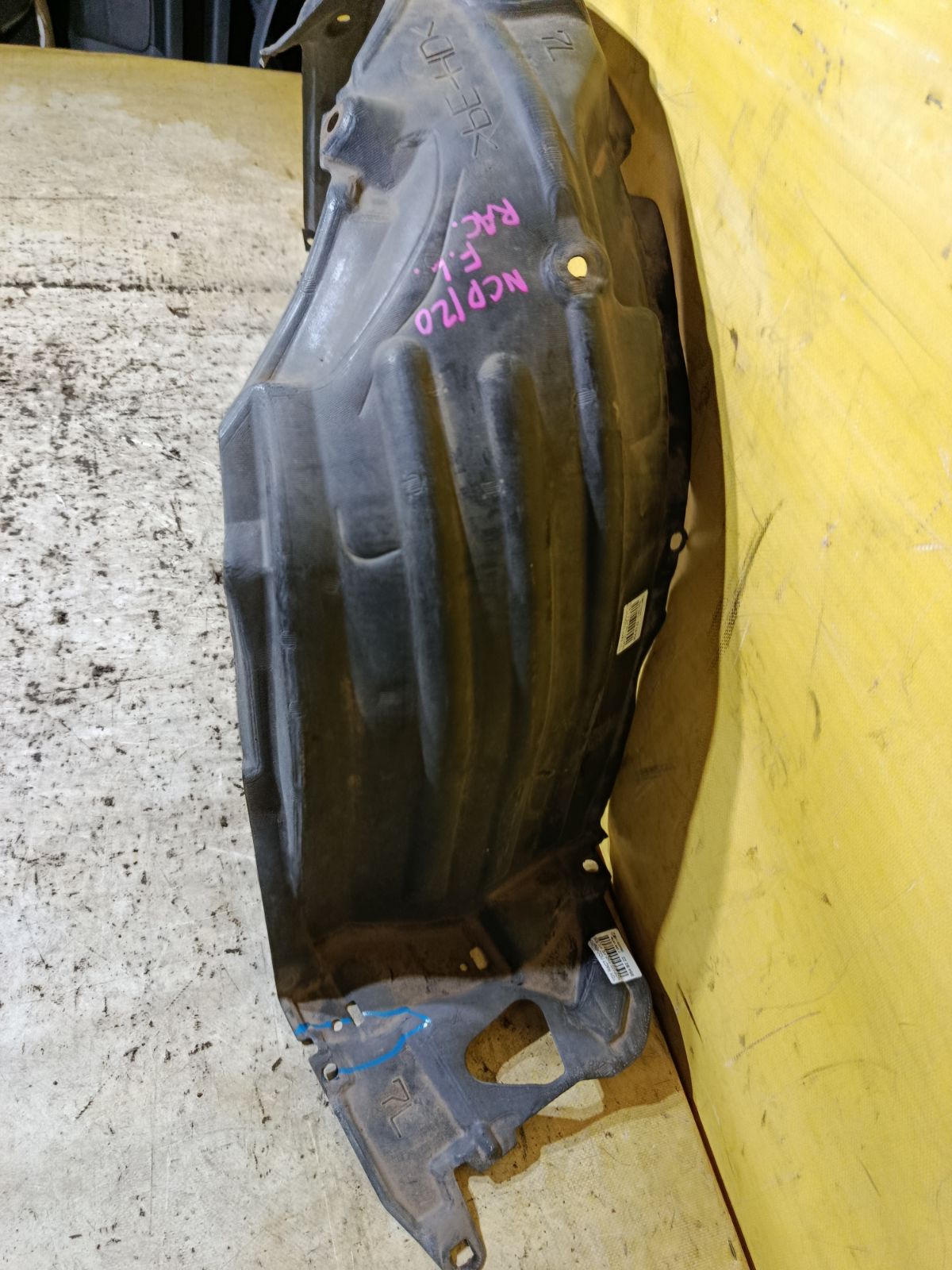 Подкрылок 53876-52270 на Toyota Ractis NCP120 1NZ-FE Фото 2